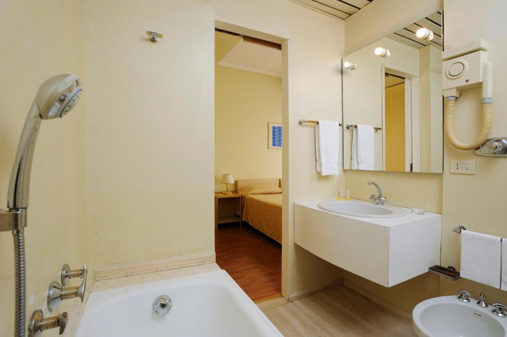 Hotel Mayfair Residence Rome Bilik gambar