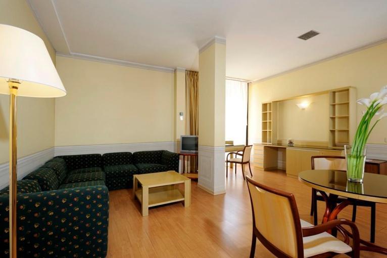 Hotel Mayfair Residence Rome Bilik gambar